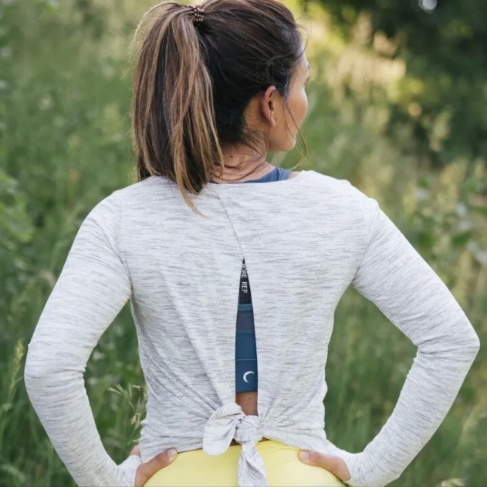 Zyia Split Back Long Sleeve T EUC - medium